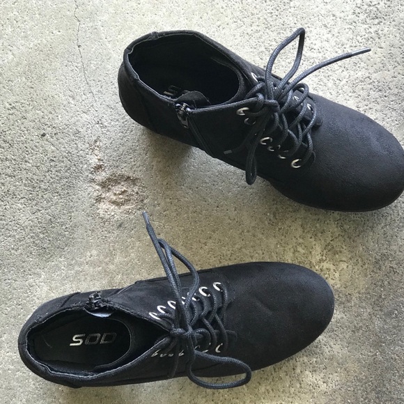 Soda Black Military Lug Sole Heeled Combat Bootie - Picture 7 of 8